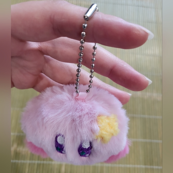 Kirby Plush Keychain Charm - Picture 5 of 6